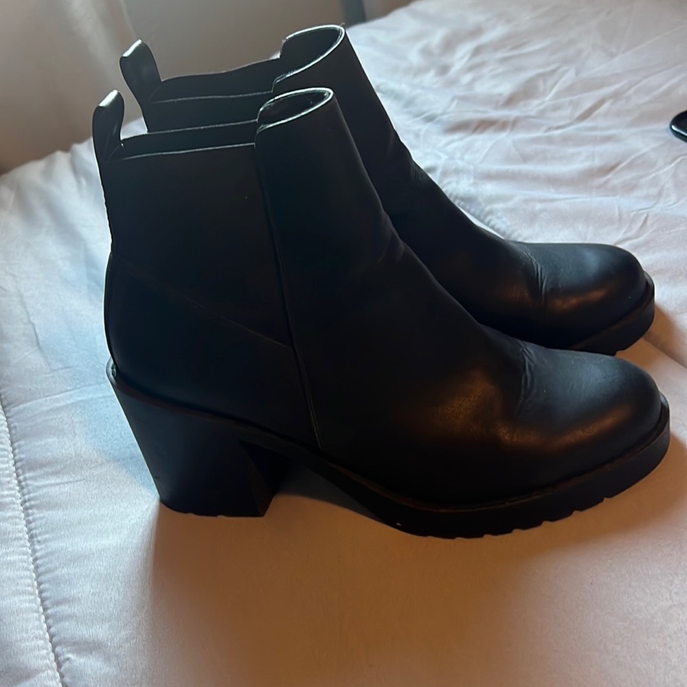 Heeled booties